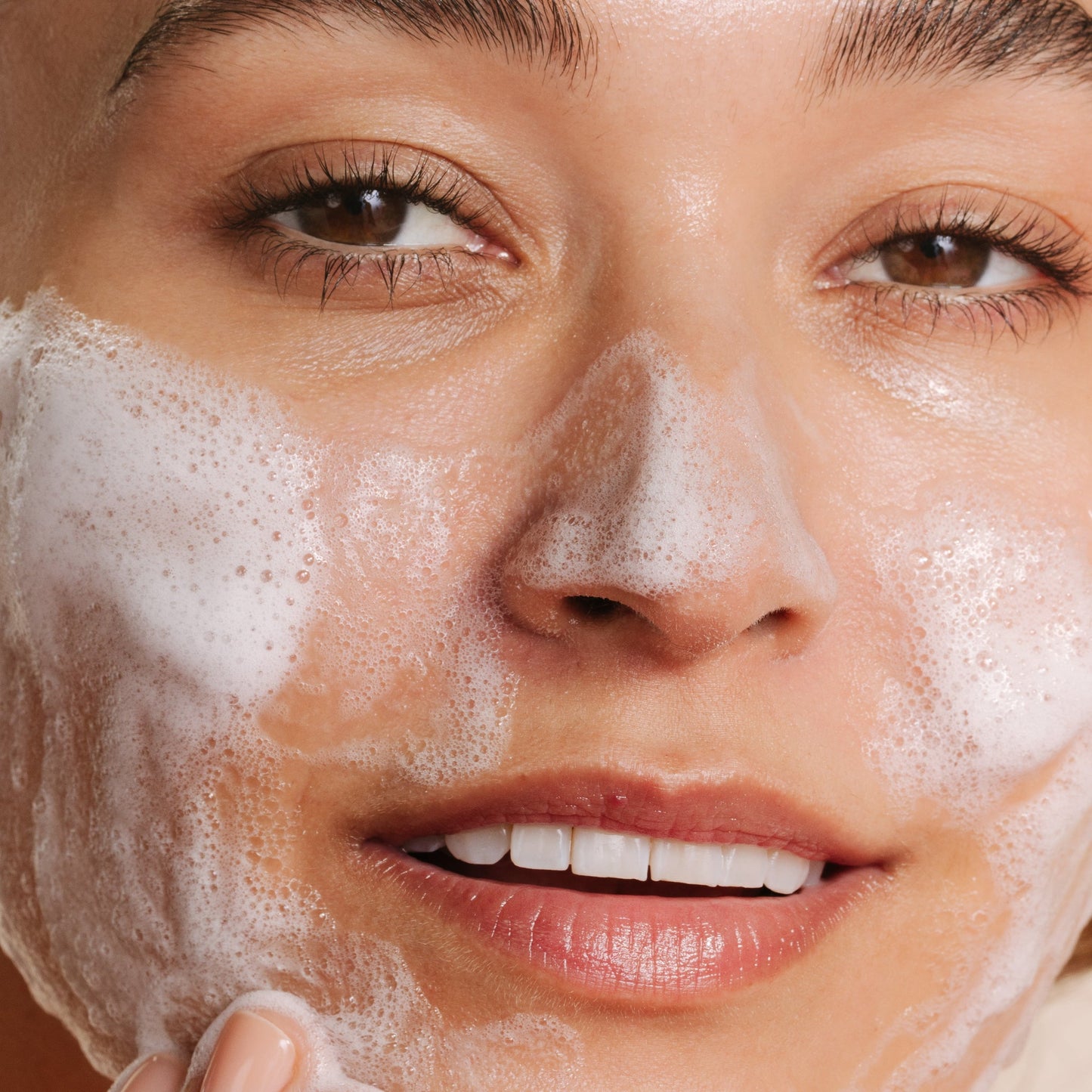 Model with Breakout Clearing Foaming wash on face