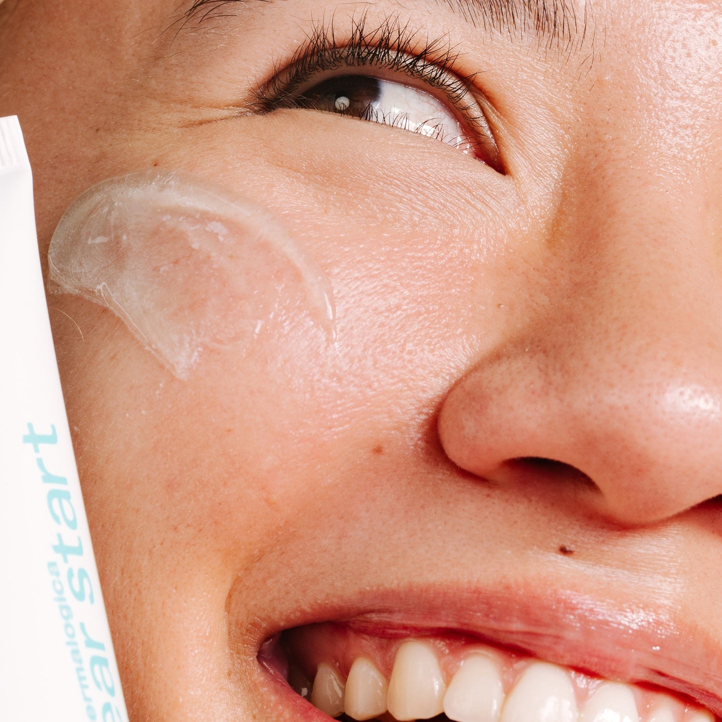 Model with Cooling Aqua Jelly on face